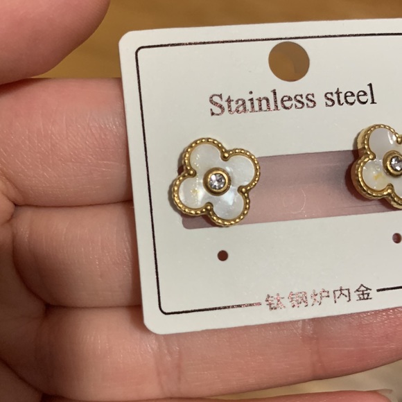 Opal / Pearl with Stone Cleef Stainless Steel Earrings - Picture 6 of 12